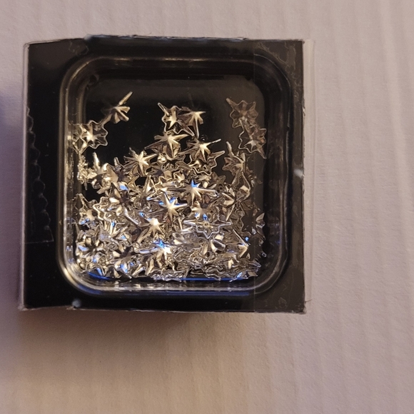 Gold and silvertone nail art kits and designs - Picture 7 of 16